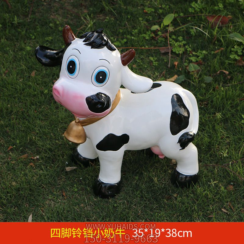 草坪一只带着铃铛的玻璃钢小牛博鱼网页版