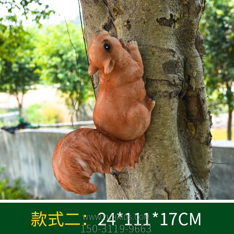 公园一只树上爬行的玻璃钢松鼠博鱼网页版