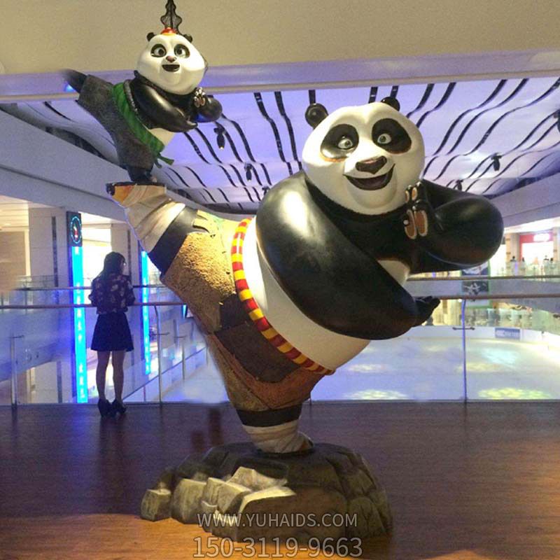 在影院商场门口摆放卡通功夫熊猫玻璃钢博鱼网页版