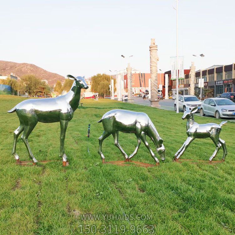 街道草地摆放不锈钢镜面鹿动物博鱼网页版