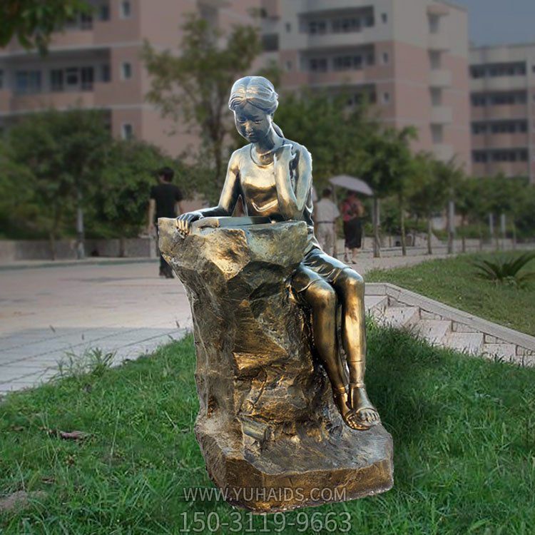 玻璃钢仿铜看书女孩雕像公园草地小品博鱼网页版