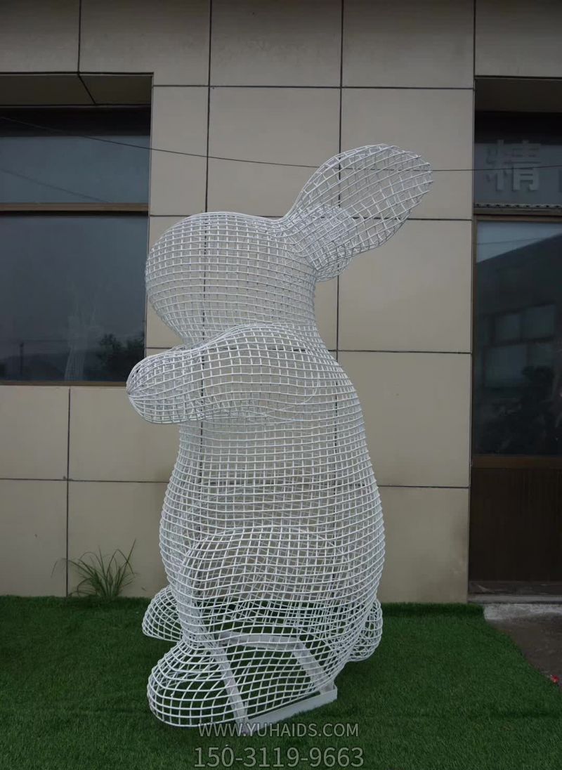 别墅一只不锈钢镂空抽象兔子博鱼网页版