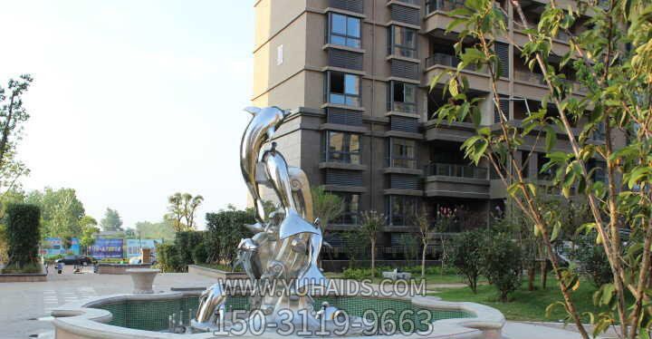 小区池塘飞跃多只不锈钢海豚博鱼网页版