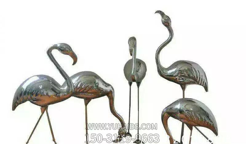 游乐场摆放一群不锈钢火烈鸟博鱼网页版