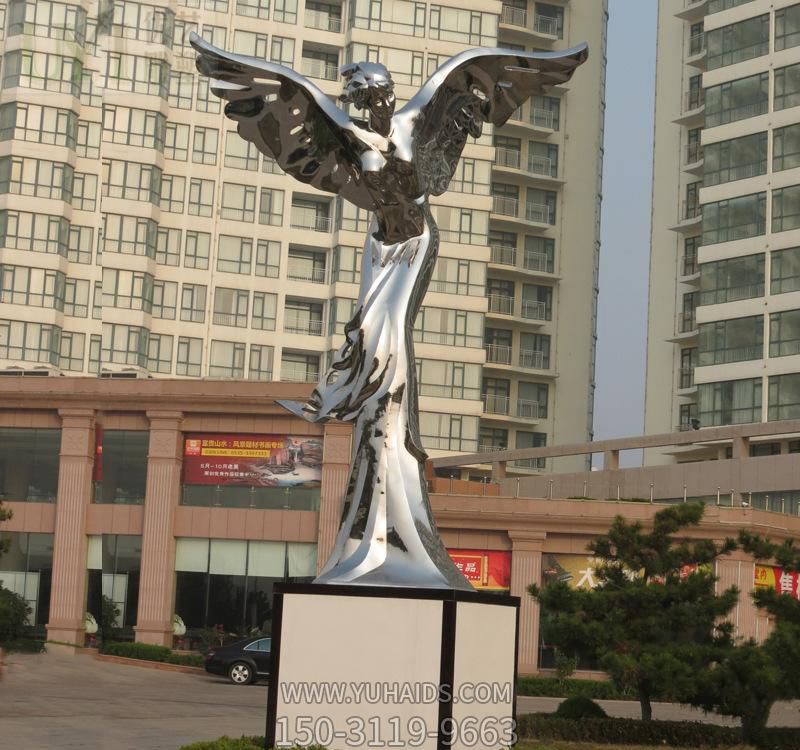 小区广场摆放不锈钢镜面天使博鱼网页版