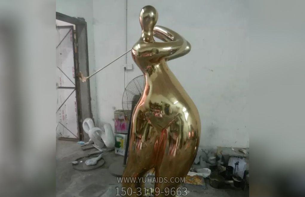 大学创意不锈钢打高尔夫球人物博鱼网页版