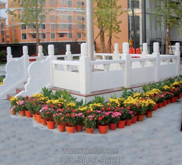 校园广场摆放汉白玉雕刻升旗台围栏防护栏杆博鱼网页版