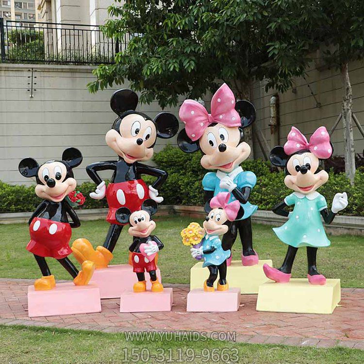 玻璃钢卡通米奇米妮组合博鱼网页版 幼儿园商场广场装饰摆件