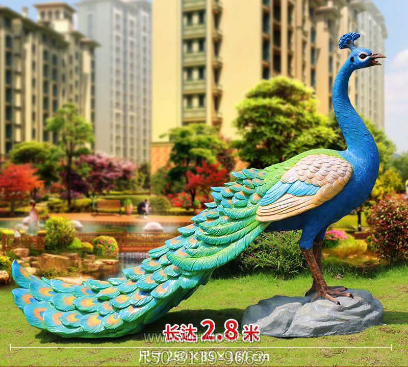 草坪公园摆放的长啸的玻璃钢彩绘孔雀博鱼网页版