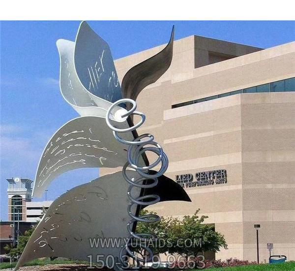 广场不锈钢抽象花朵博鱼网页版