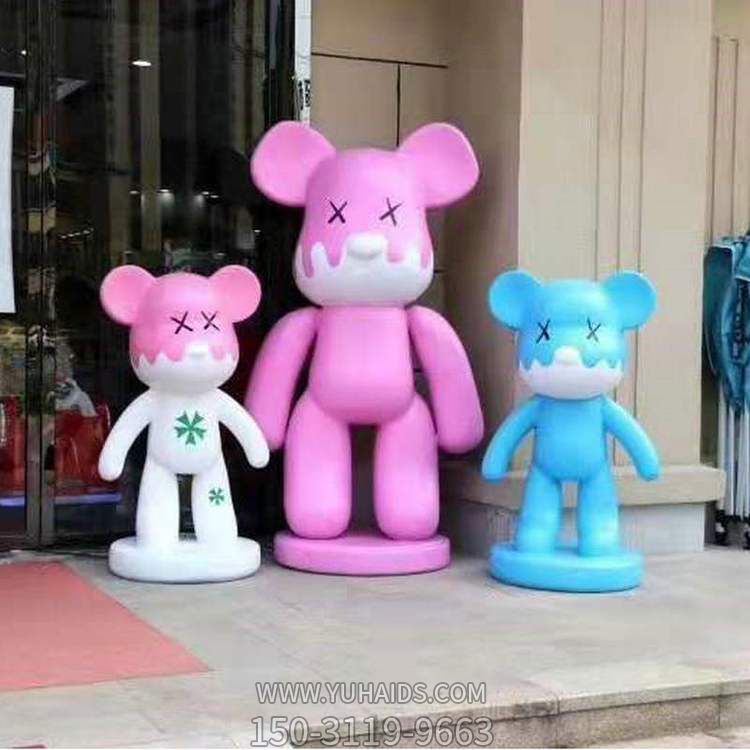 商场门店摆放玻璃钢彩绘网红公仔熊迎客小品博鱼网页版