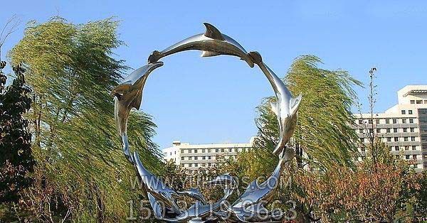 景区多只环绕圆形海豚不锈钢博鱼网页版