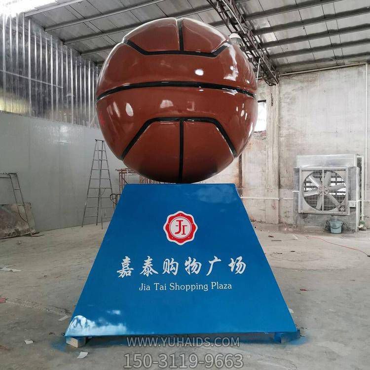 购物广场门口大型玻璃钢篮球博鱼网页版