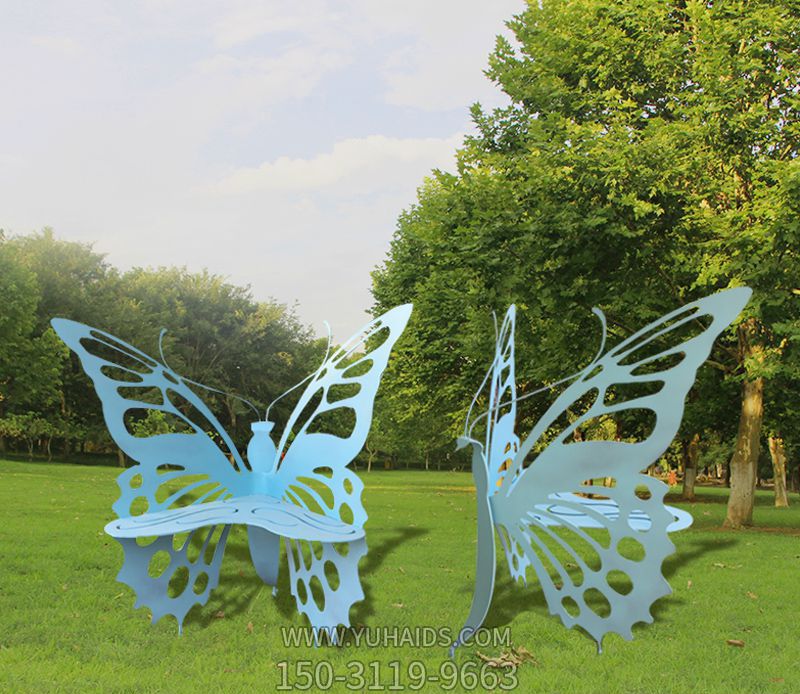 两只不锈钢草坪蝴蝶博鱼网页版