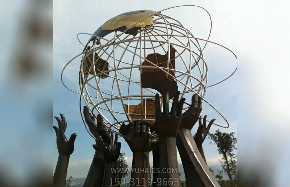 街边不锈钢众人托举镂空地球仪博鱼网页版