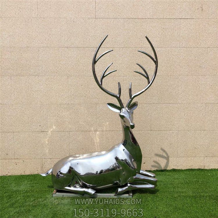 镜面户外园林梅花鹿博鱼网页版