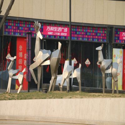 城市广场草坪摆放不锈钢几何鹿动物小品博鱼网页版