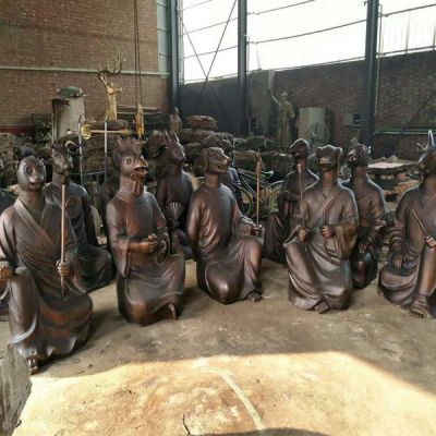 园林广场摆放锻铜人物景观博鱼网页版