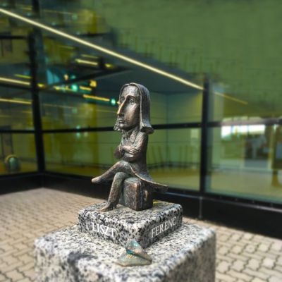 卡通铜雕世界名人李斯特博鱼网页版