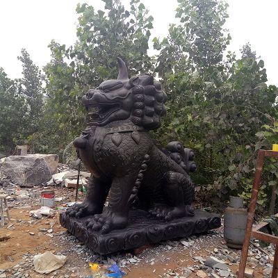 公园摆放的坐着的玻璃钢喷漆獬豸博鱼网页版