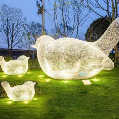 小区草地摆放铁艺网格鸽子灯光亮化博鱼网页版