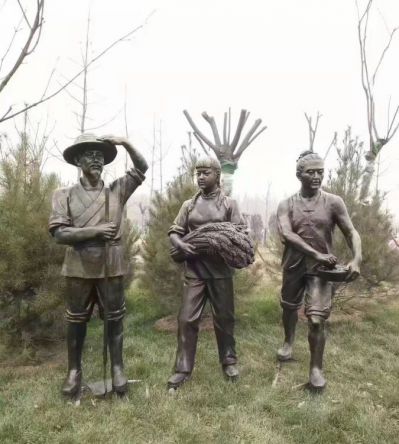 园林草坪摆放农民劳作农耕人物小品博鱼网页版