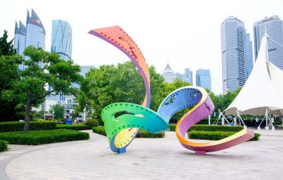 广场玻璃钢彩绘抽象艺术胶卷博鱼网页版