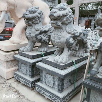 青石霸气飞狮子石雕