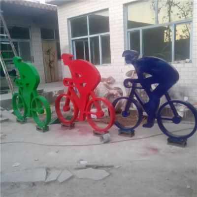 不锈钢剪影抽象骑自行车的人物景观博鱼网页版