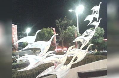 景区不锈钢抽象飞翔的大雁博鱼网页版