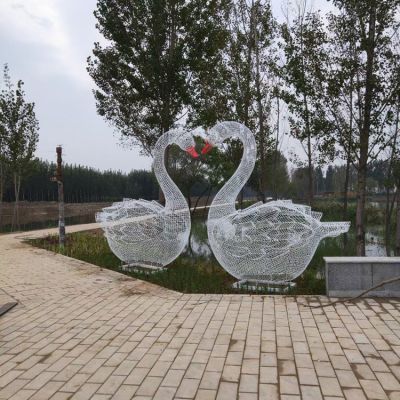 公园路边大型不锈钢镂空网格爱心天鹅博鱼网页版