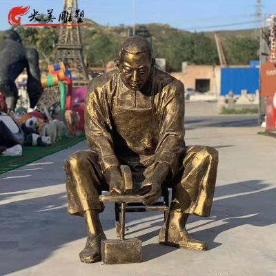 玻璃钢仿铜民俗修鞋匠人物博鱼网页版 商业步行街景观摆件 央美定制