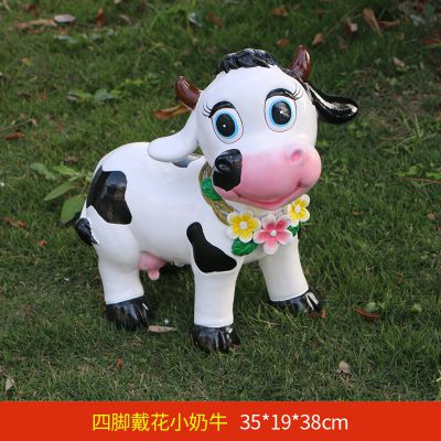游乐场一只四脚戴花的玻璃钢牛博鱼网页版
