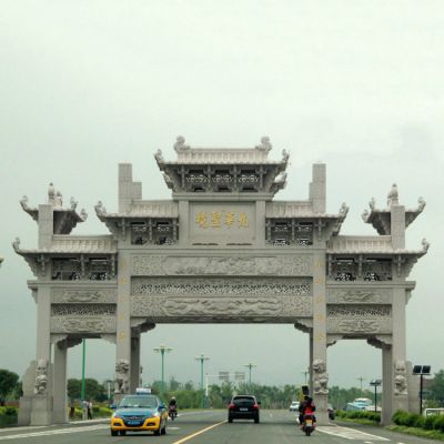 城市街道摆放青石浮雕新中式三门五楼牌坊