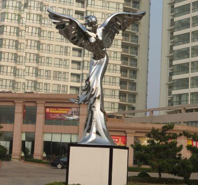 小区广场摆放不锈钢镜面天使博鱼网页版