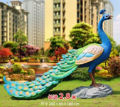 草坪公园摆放的长啸的玻璃钢彩绘孔雀博鱼网页版