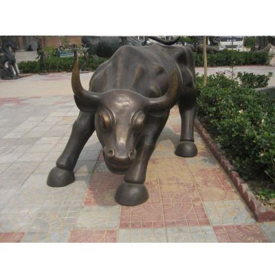 广场摆放大型纯铜铸造华尔街牛动物博鱼网页版