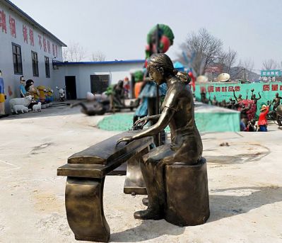 公园弹奏古筝的女孩铜雕弹博鱼网页版