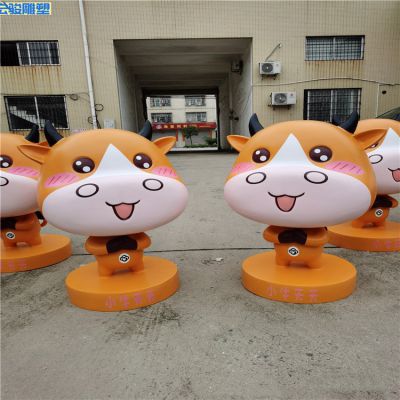  商业街美陈玻璃钢动漫公仔牛博鱼网页版摆设