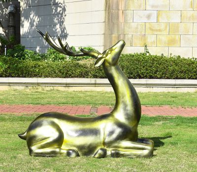 公园一只卧着的不锈钢喷漆烤漆鹿博鱼网页版