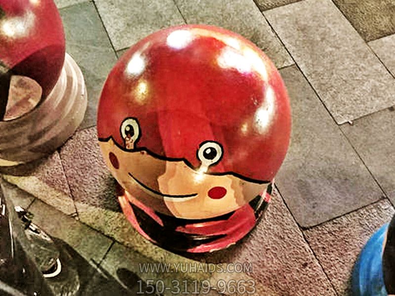 商业街边摆放彩绘愤怒的小鸟阻车石球挡车石球博鱼网页版