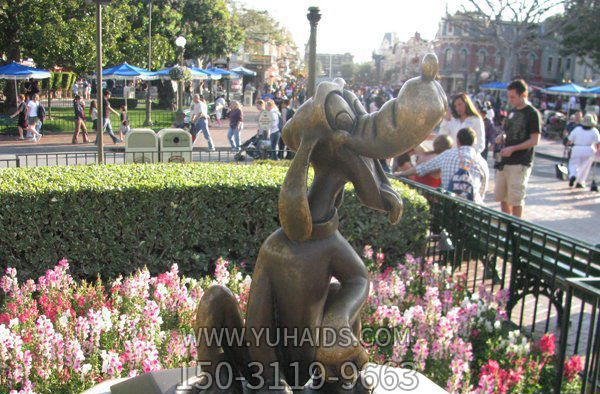 户外花园观察创意大型坐着的狗博鱼网页版