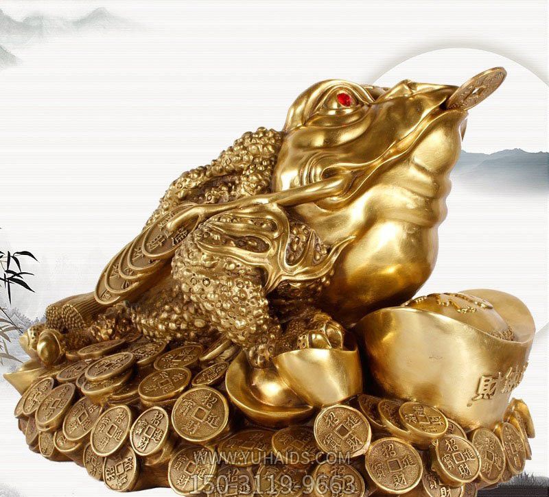 商场里摆放的带元宝的金色玻璃钢创意金蟾博鱼网页版