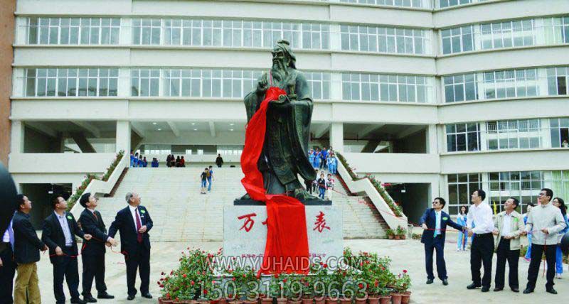 校园广场摆放教育家孔子古代名人玻璃钢仿铜博鱼网页版