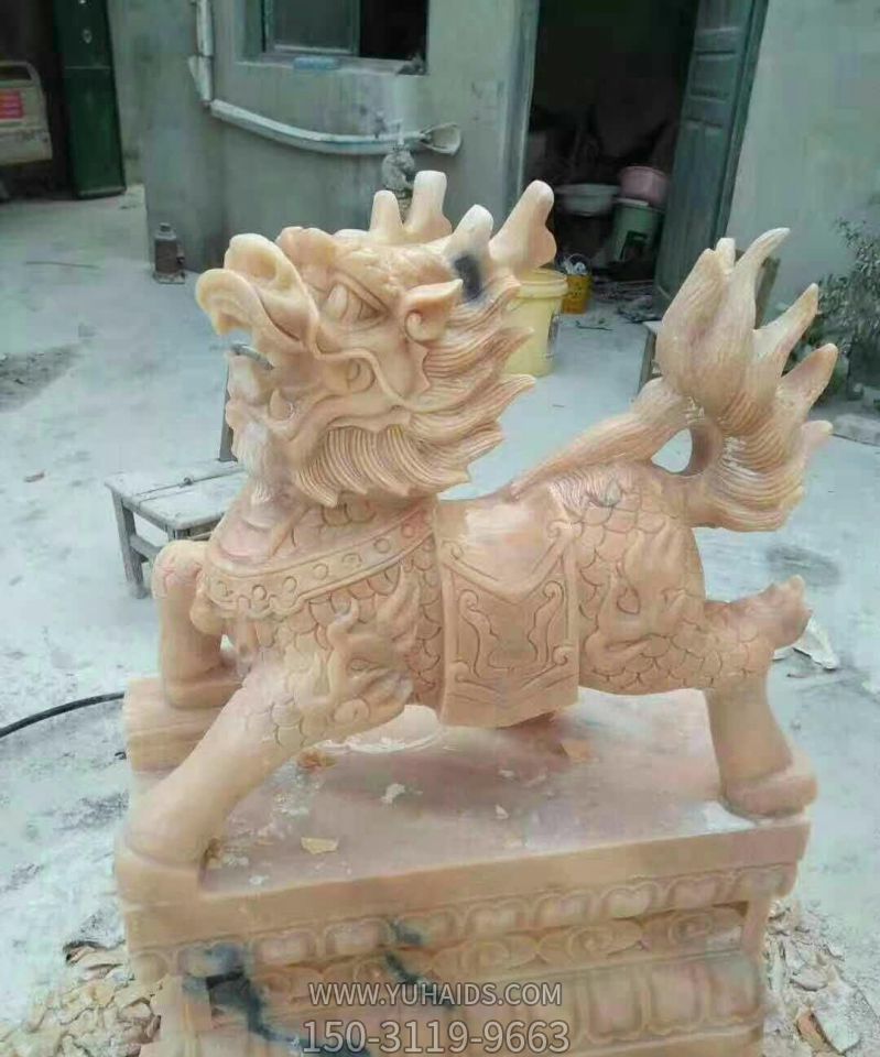 庭院别墅晚霞红石雕麒麟博鱼网页版