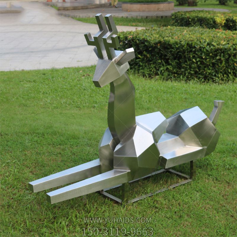 公园不锈钢几何抽象卧着的鹿博鱼网页版