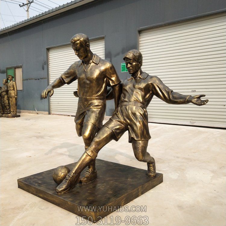 玻璃钢仿铜踢足球运动人物博鱼网页版校园操场摆件