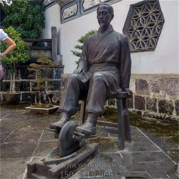 步行街摆放玻璃钢仿铜民俗文化人物景观园林博鱼网页版