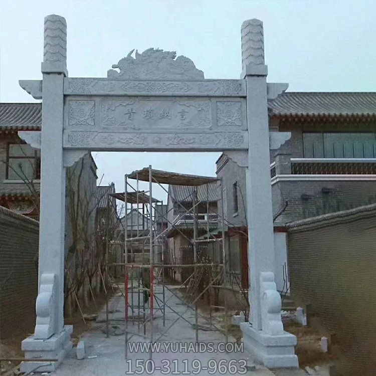 小区入口摆放青石雕刻新中式单门牌坊博鱼网页版