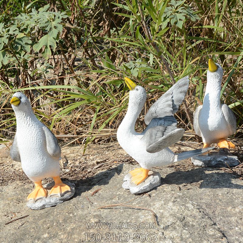 草坪池塘玻璃钢树脂抬头的鸽子博鱼网页版